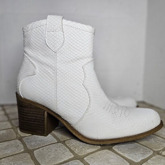 Dirty Laundry Shoes - Dirty Laundry Unite White Snakeskin Ankle Short Cowgirl Western Booties Size 9.5